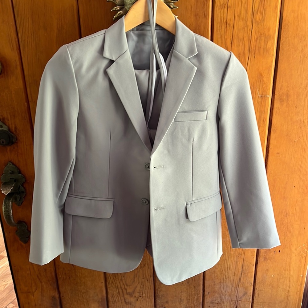 Black N Bianco 4 piece Gray boys size 8 suit, with vest, pant, blazer and tie